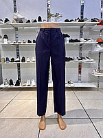 Женские классические брюки фиолетового цвета. Размеры S, M.