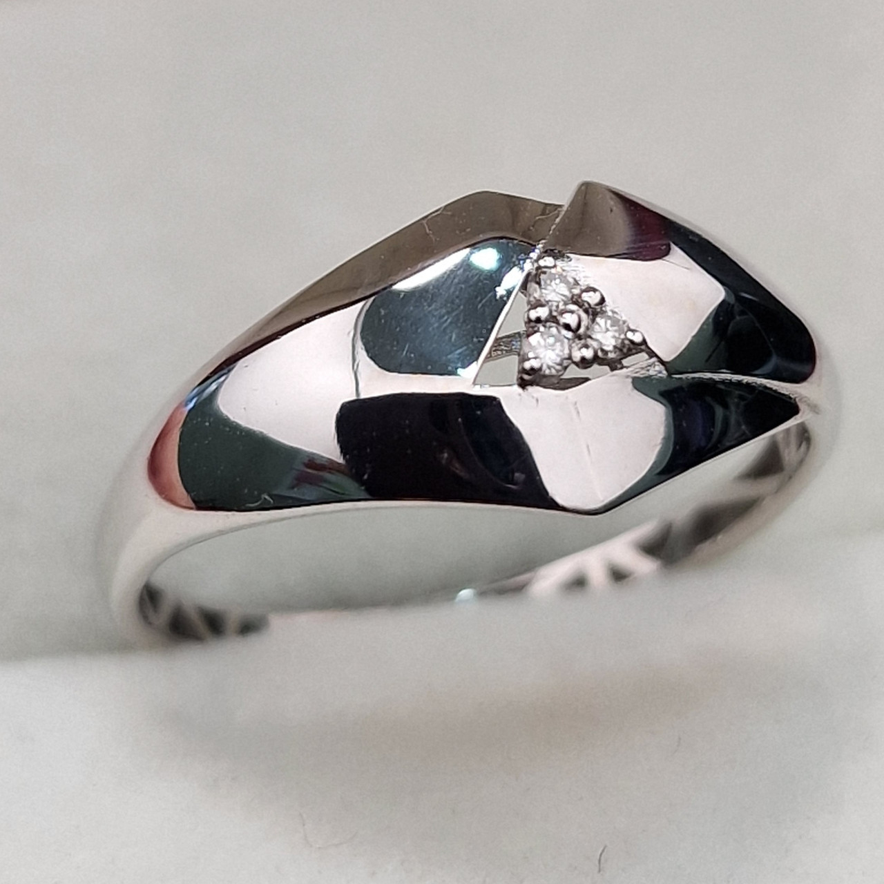 Золотое кольцо 17,5р с бриллиантами 0.034Ct VS1/I VG-Cut
