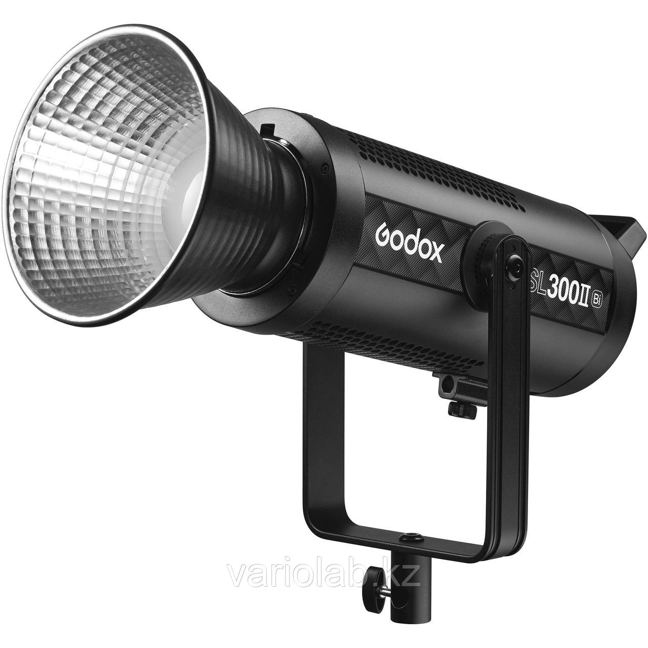 Осветитель студийный GODOX SL-300IIBi LED