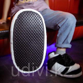 Мен оның клиторын ақырын жаладым