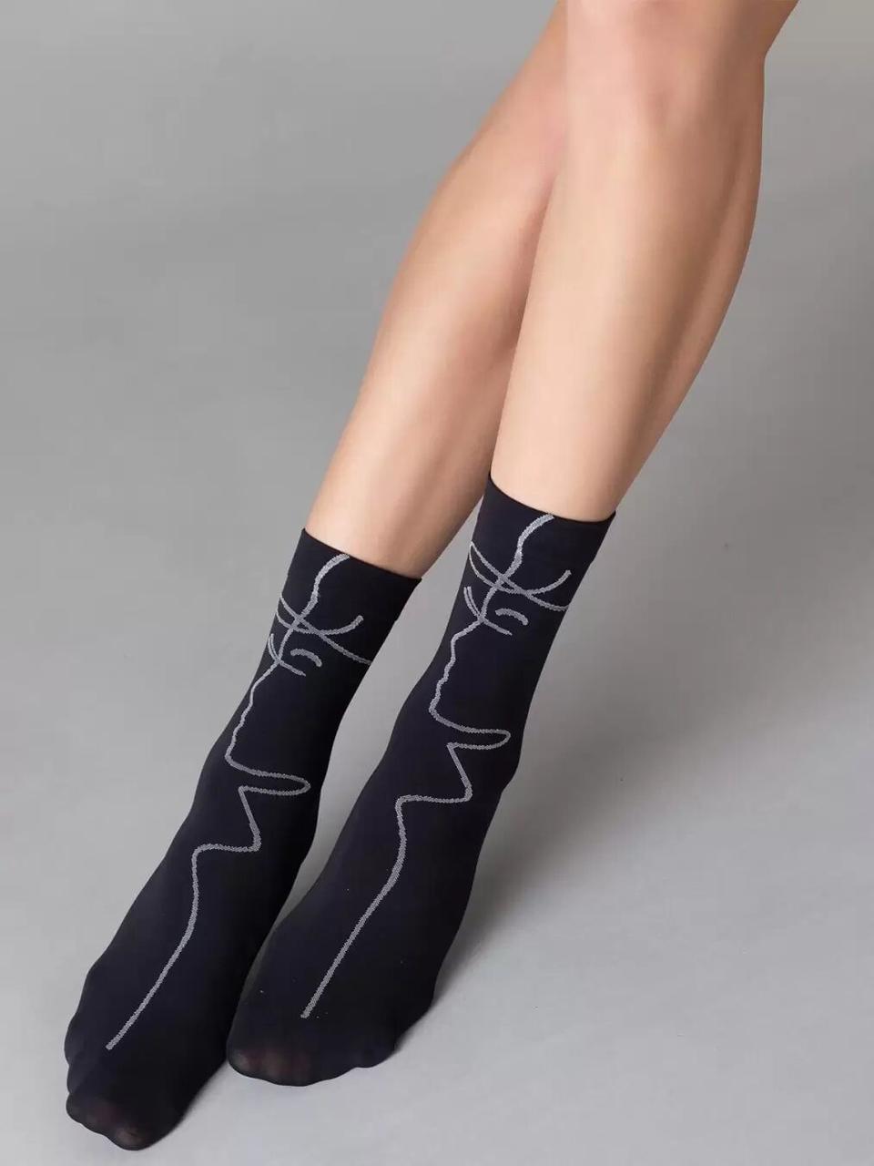 Хлопковые женские носки с с контрастным узором "силуэт"