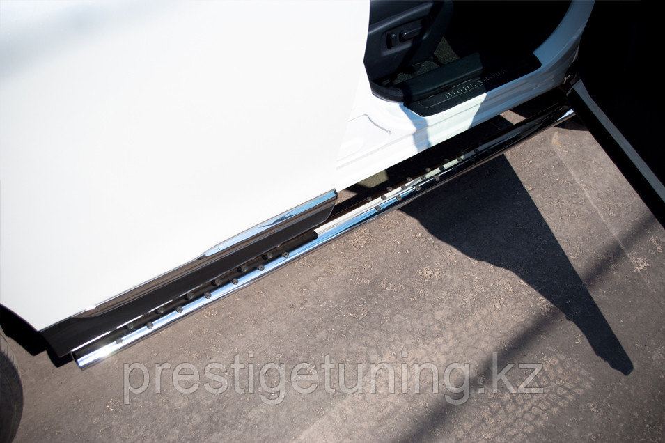 Пороги труба d75х42 овал с проступью Toyota Highlander 2011-13 - фото 1 - id-p106172210