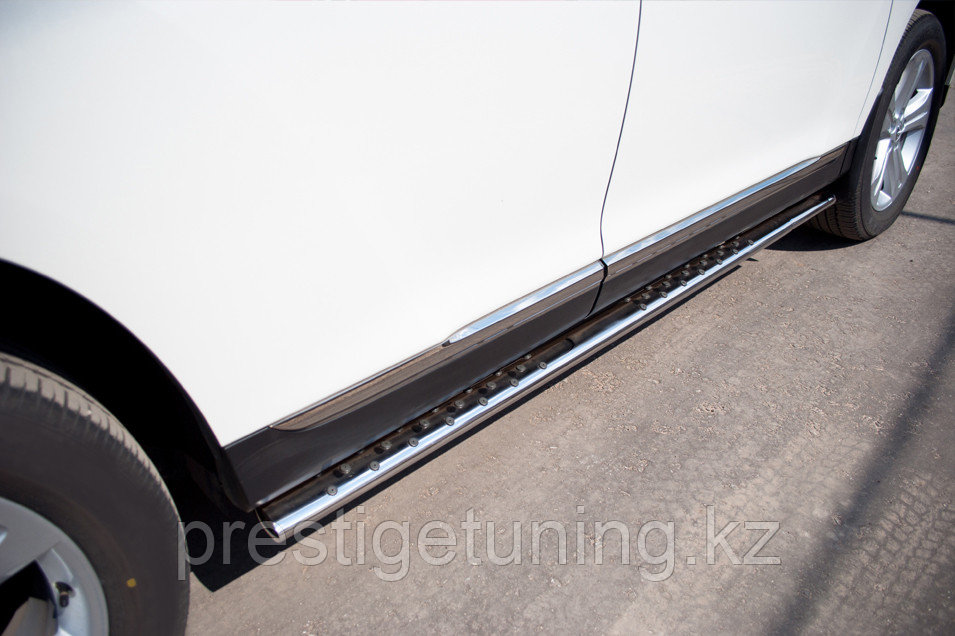 Пороги труба d75х42 овал с проступью Toyota Highlander 2011-13 - фото 2 - id-p106172210