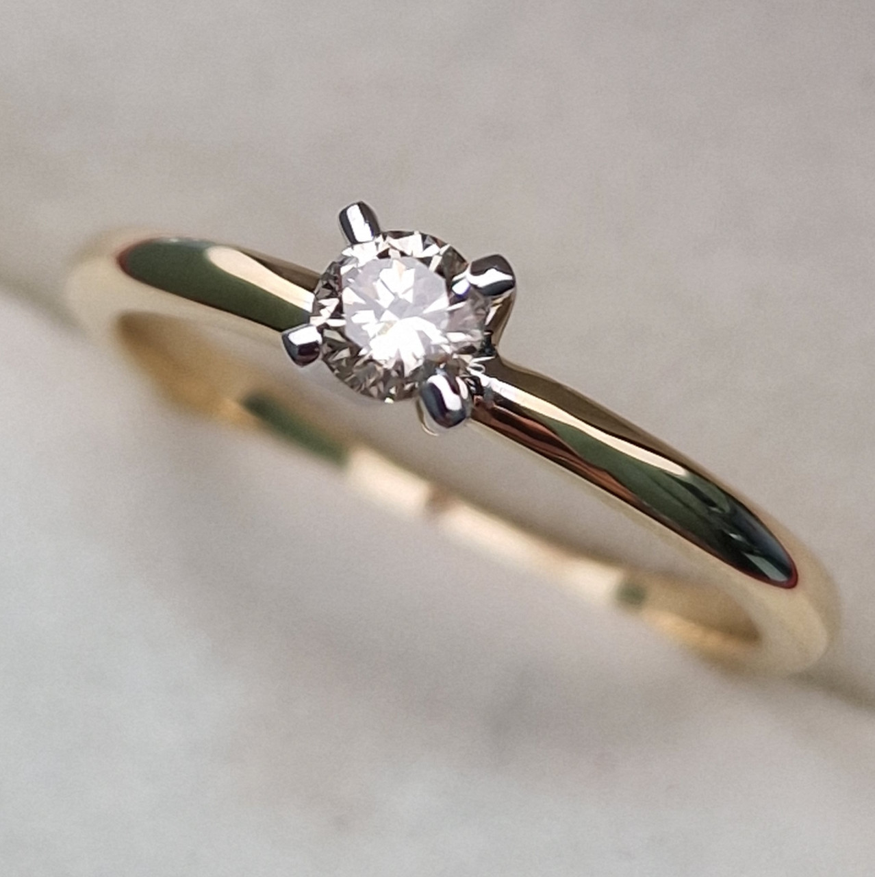 Золотое кольцо с бриллиантом 0.13Сt SI1/L VG-Cut