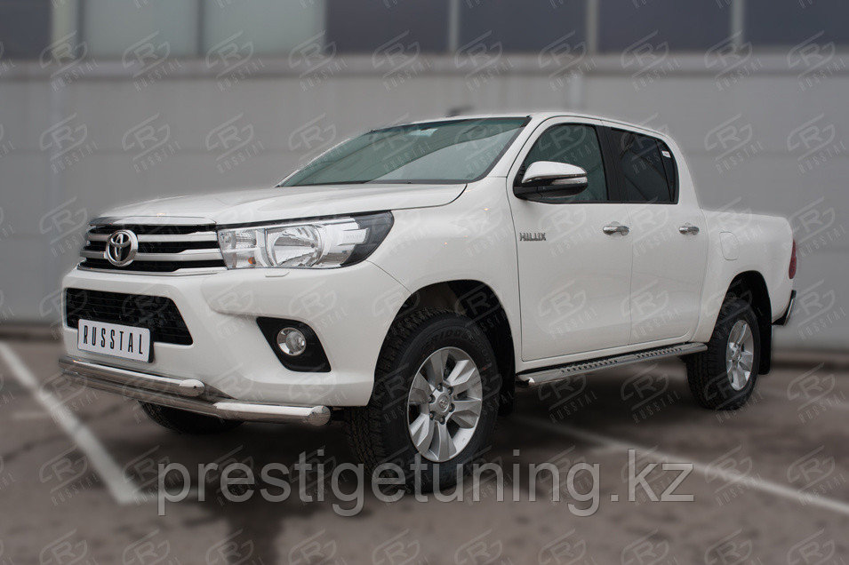 Пороги труба 120х60 овал с проступью Toyota Hilux 2020-по н.в - фото 4 - id-p106177028