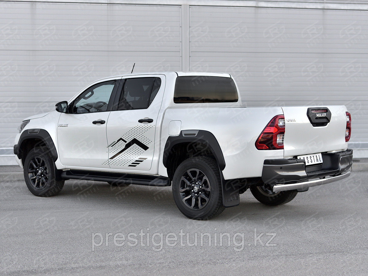 Защита заднего бампера d75х42 дуга Toyota Hilux 2020-н.в - фото 2 - id-p106177167