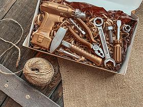 Набор сладостей подарочный "Инструменты Профессионал" (шоколад в картонной коробке 26см х 15см)