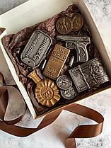 Набор сладостей подарочный "Настоящий мужчина" (шоколад в картонной коробке 20см х 20см)