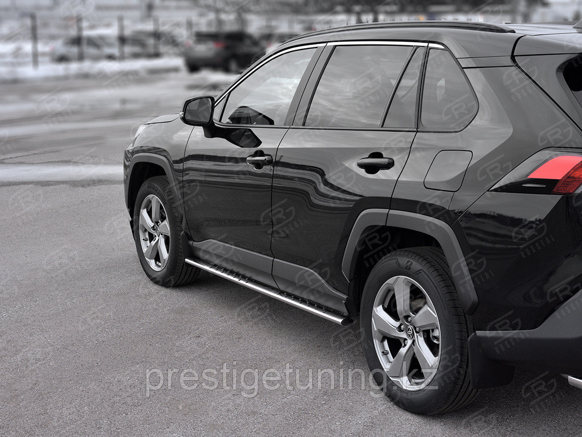 Пороги труба 75х42 овал с проступью Toyota RAV-4 2019-по н.в