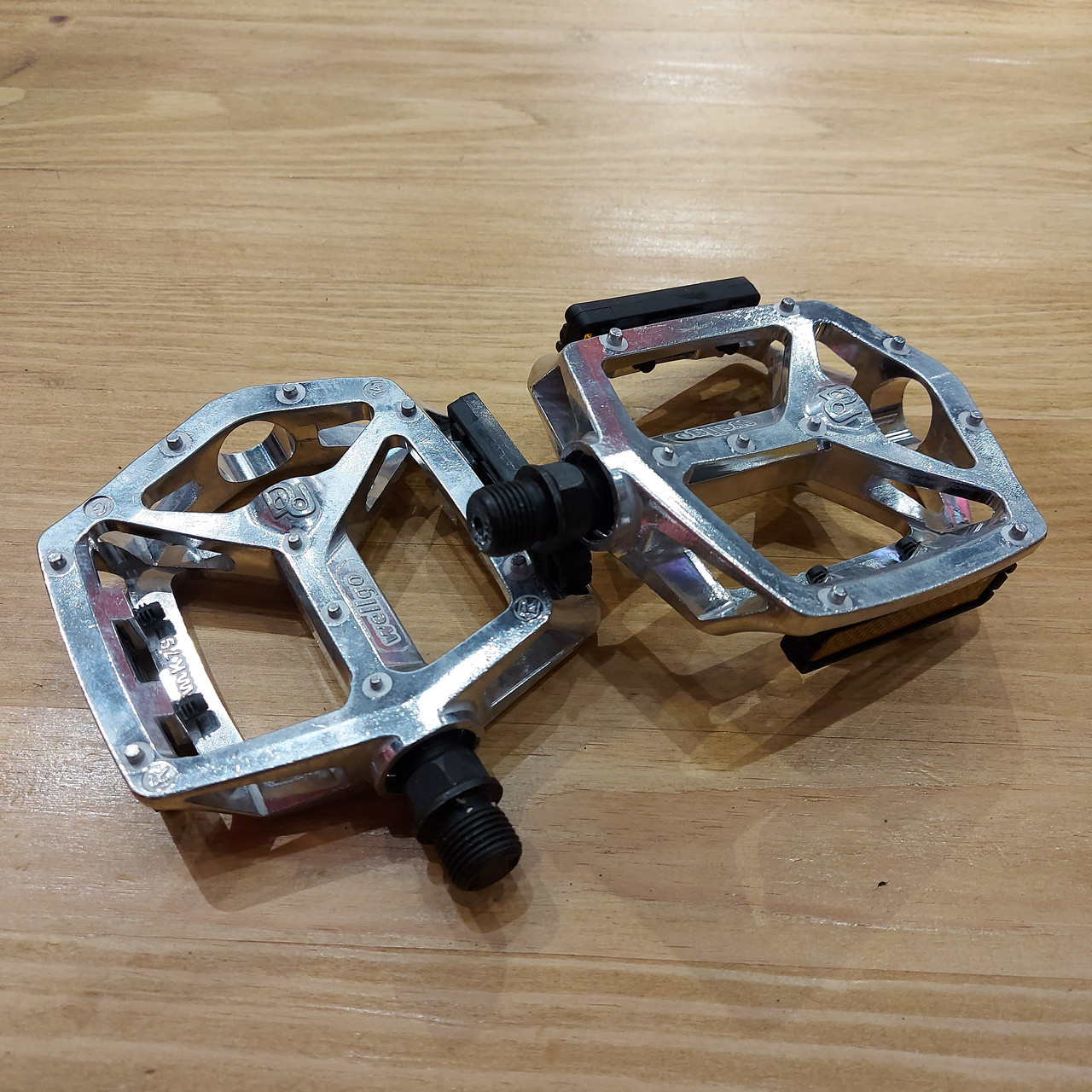 Классные педали металлические Wellgo на подшипниках. Оригинал., фото 1