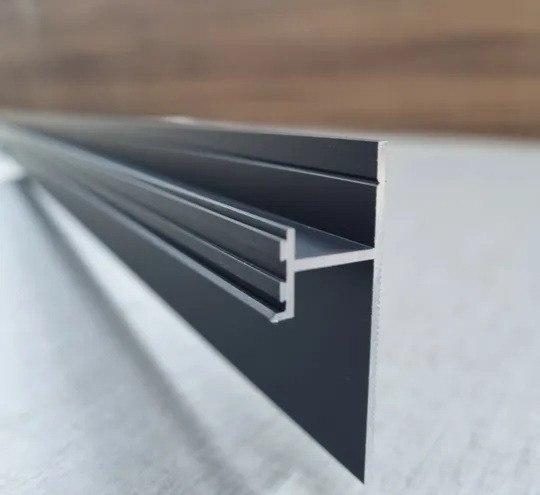 Теневой алюминиевый плинтус скрытого монтажа 30мм черный - фото 1 - id-p106354649