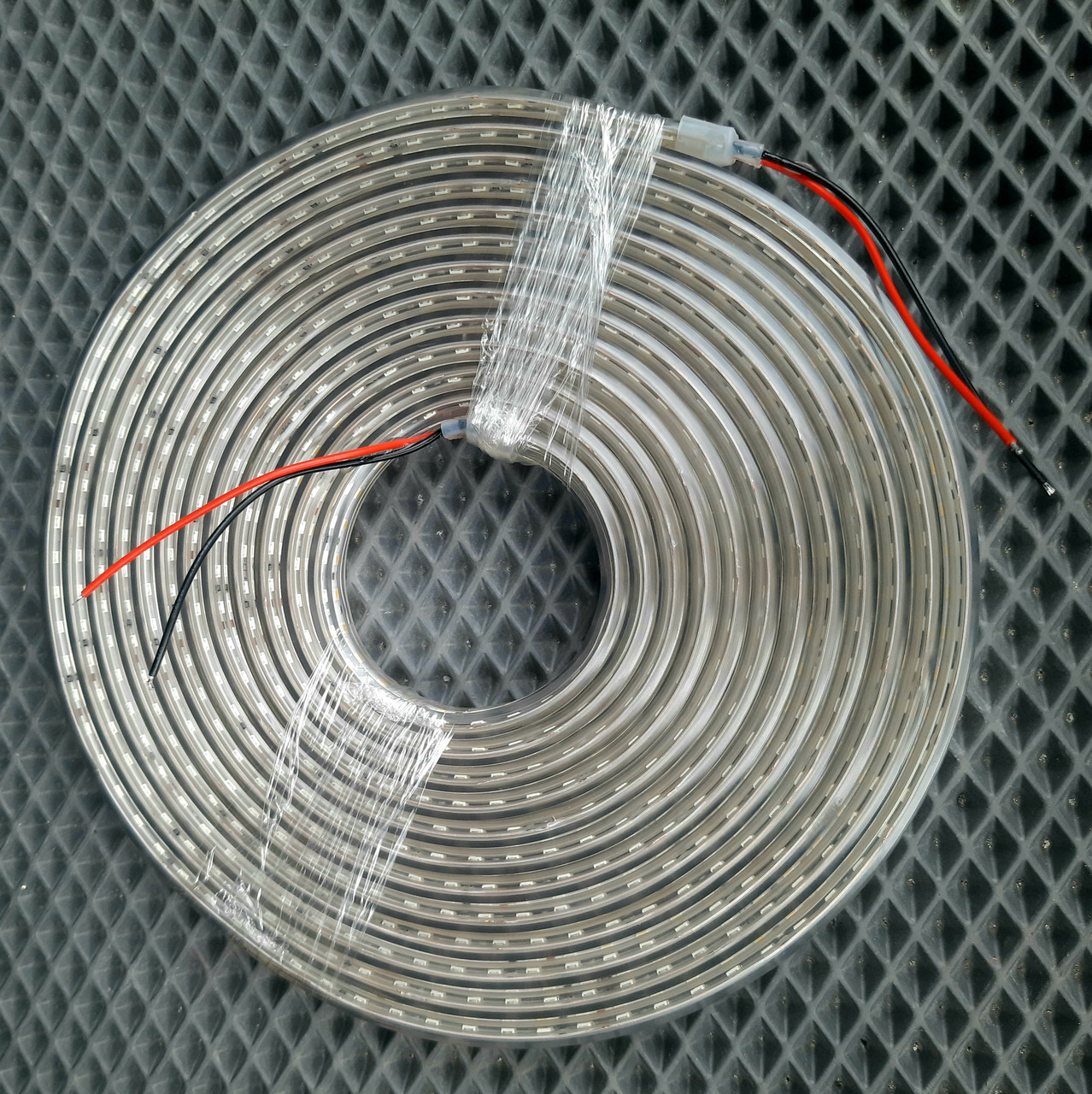 Светодиодная лента термостойкая для инфракрасных саун NeoNeon, влагозащита (холодный свет, 4000K, 12V, IP67) - фото 2 - id-p106410183