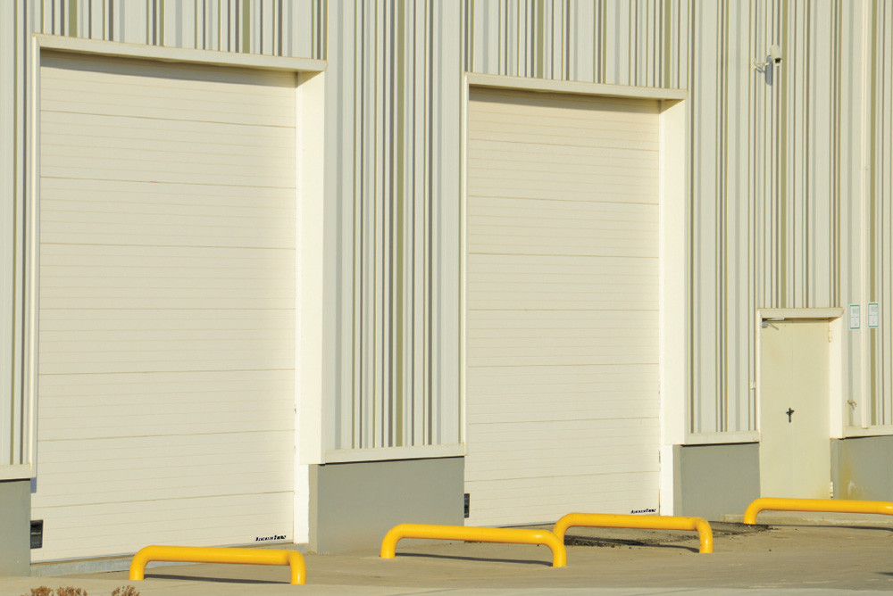 Ворота секционные для складов, ангаров, торговых зданий и заводов - фото 1 - id-p106179790