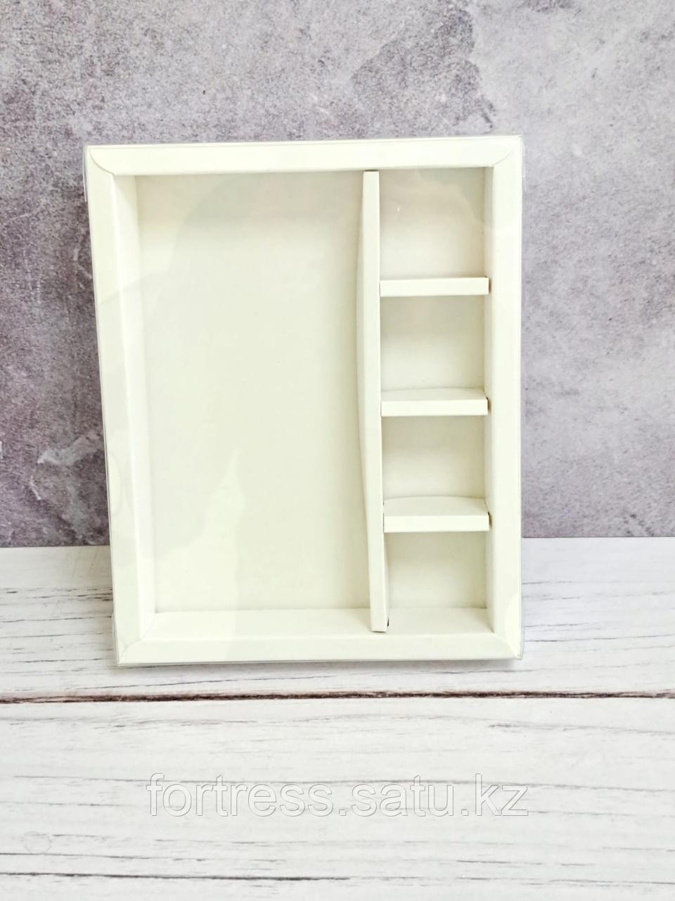 Коробка 19,5*15,5*3см с прозрачной крышкой, дно белое + разделители под ...