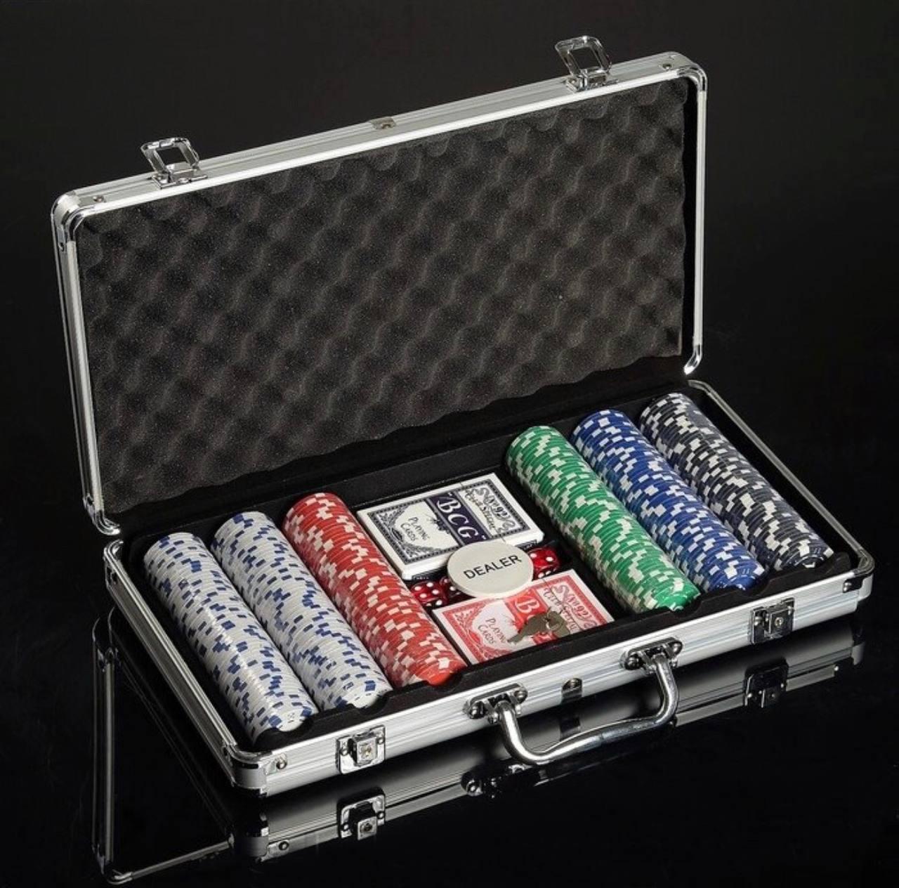 Покерный набор в кейсе 300 фишек+фишки дилера
