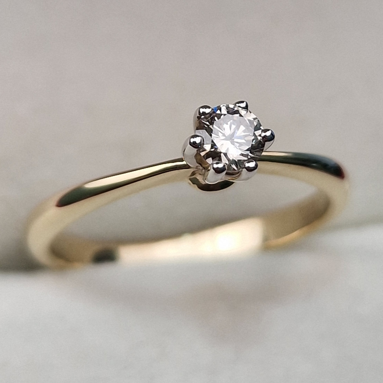Золотое кольцо с бриллиантом 0,17Сt VS1/J VG-Cut