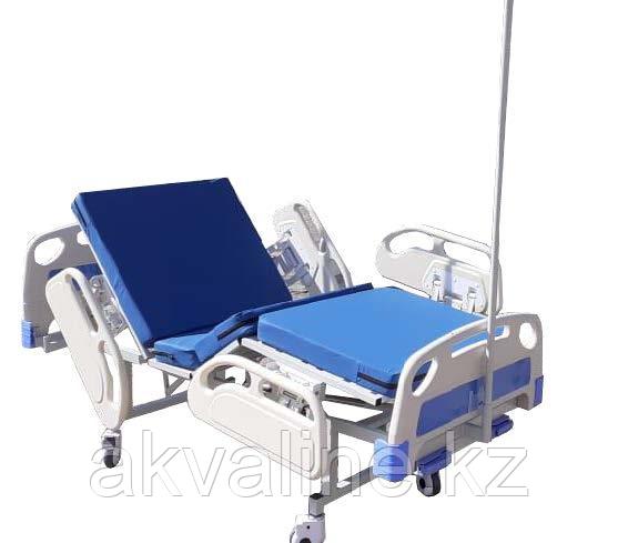 Кровать медицинская функциональная 4-х секционная с винтовой регулировкой, на колесах, спинки-пластик.