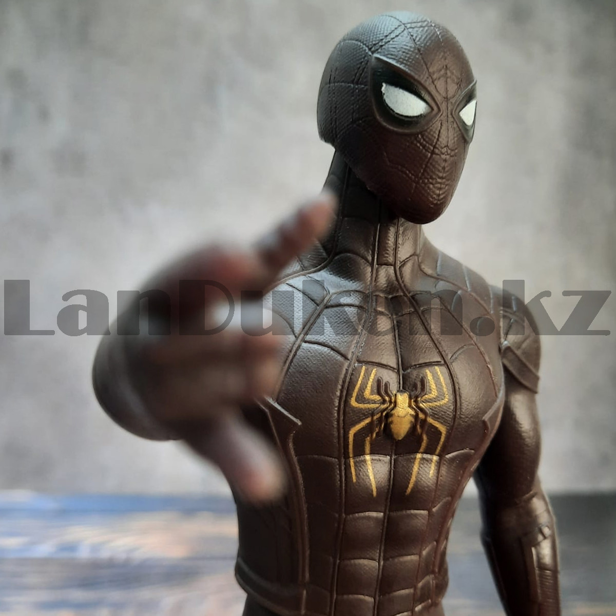 Фигурка героя в подарочной коробке Черный Человек паук меняющий цвет при изменении температуры - фото 7 - id-p106613242