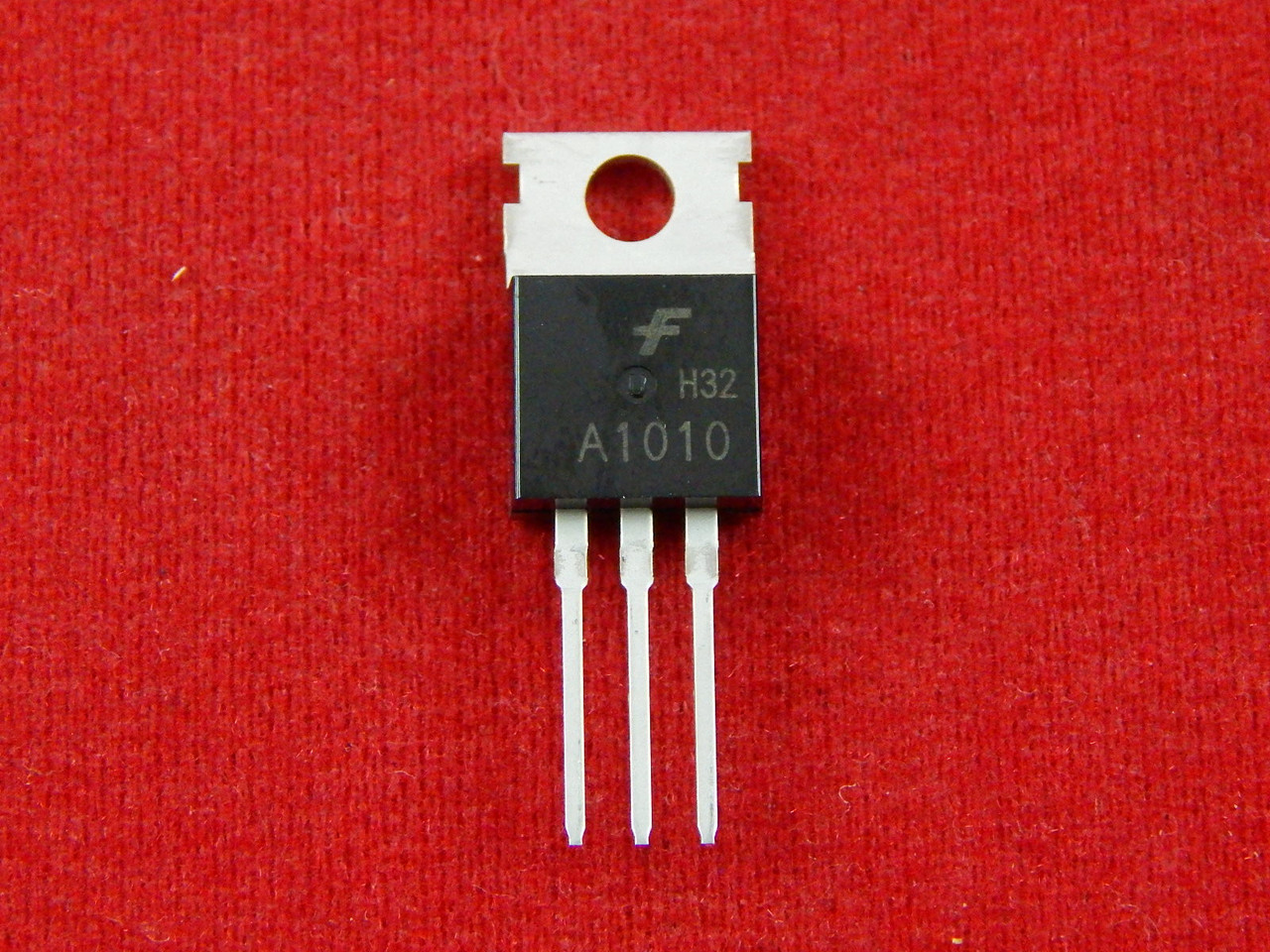 A1010, Транзистор, PNP-канал 100В 7А, TO-220 - фото 1 - id-p106696335