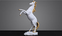 Сувенир "Конь на дыбах" средний белый 29 см