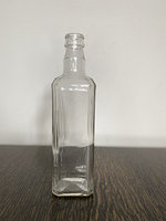 Квадратная бутылка Гуала 0.5 л