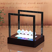 Настольный сувенир Маятник Ньютона на батарейках с подсветкой стеклянные шарики (антистресс)