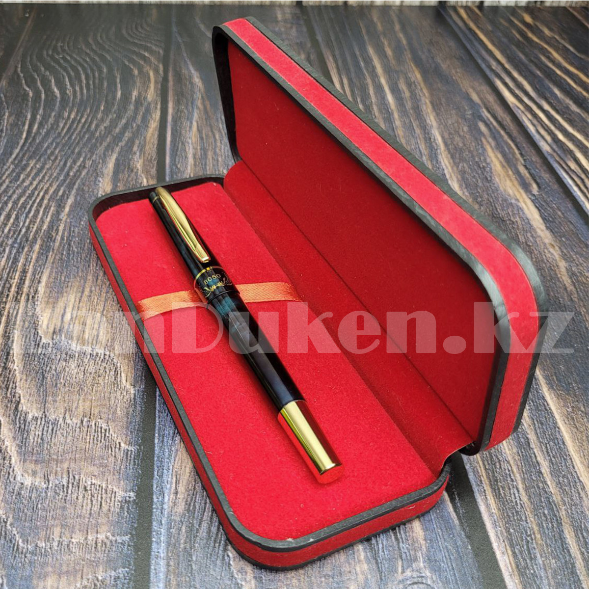 Подарочная ручка в футляре