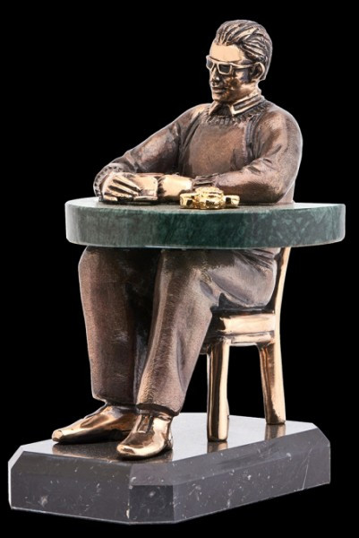 Скульптура из бронзы Звезда покера - фото 3 - id-p106814688