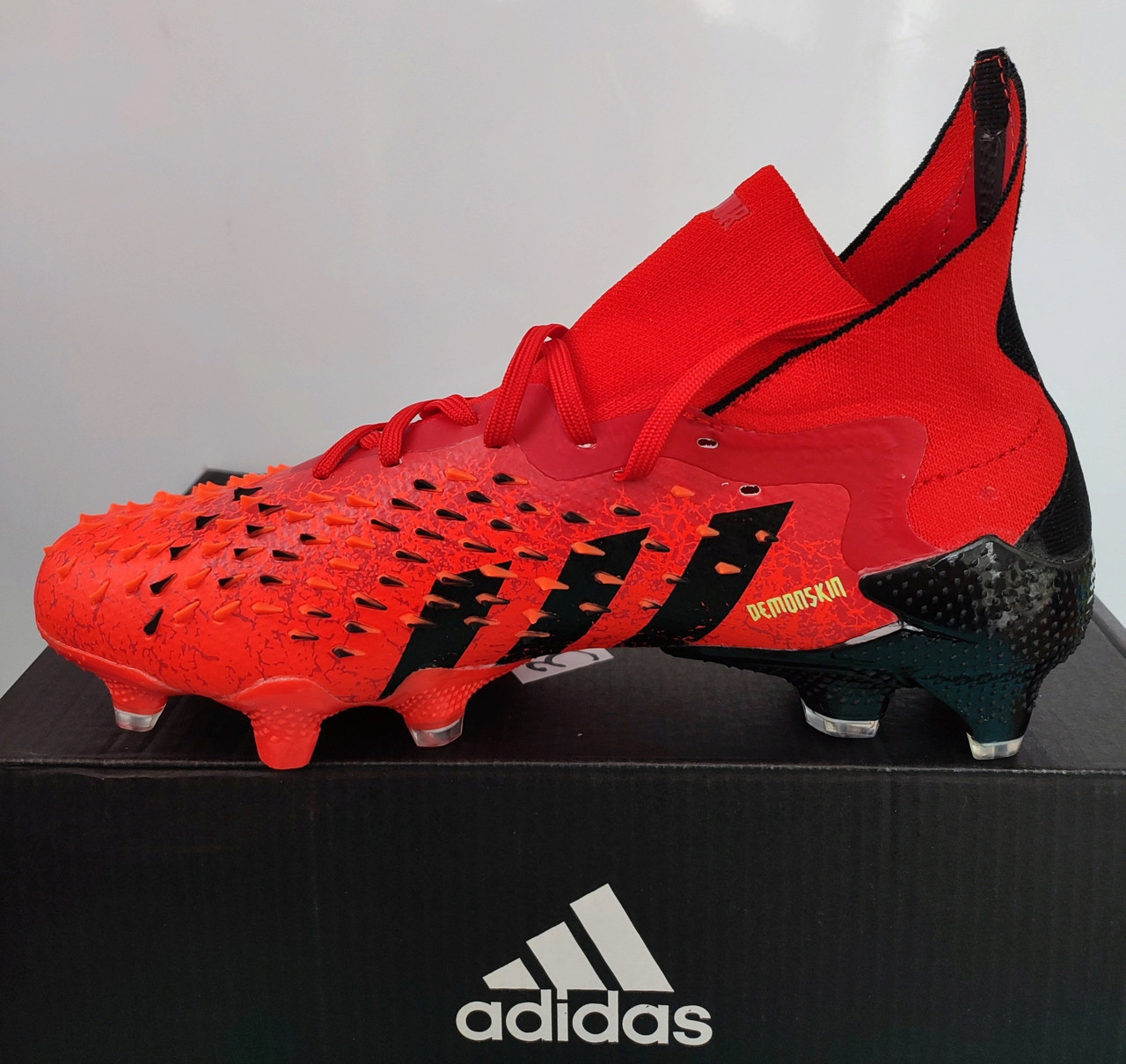 Футбольные бутсы копы Adidas Predator Demonskin 7071 красные размеры 35-39 - фото 2 - id-p106814653