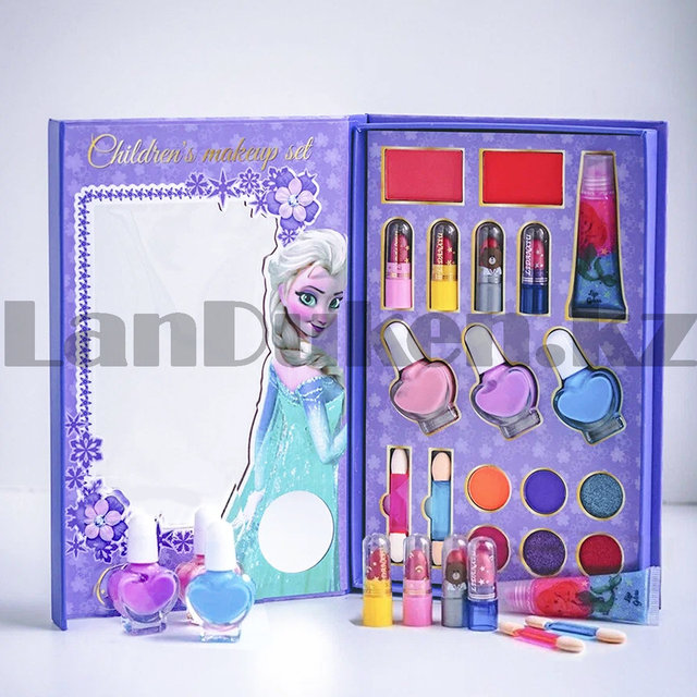 Ұлы анасын шынайы өмірде жыныстық қатынасқа түсуге мәжбүрлеген.