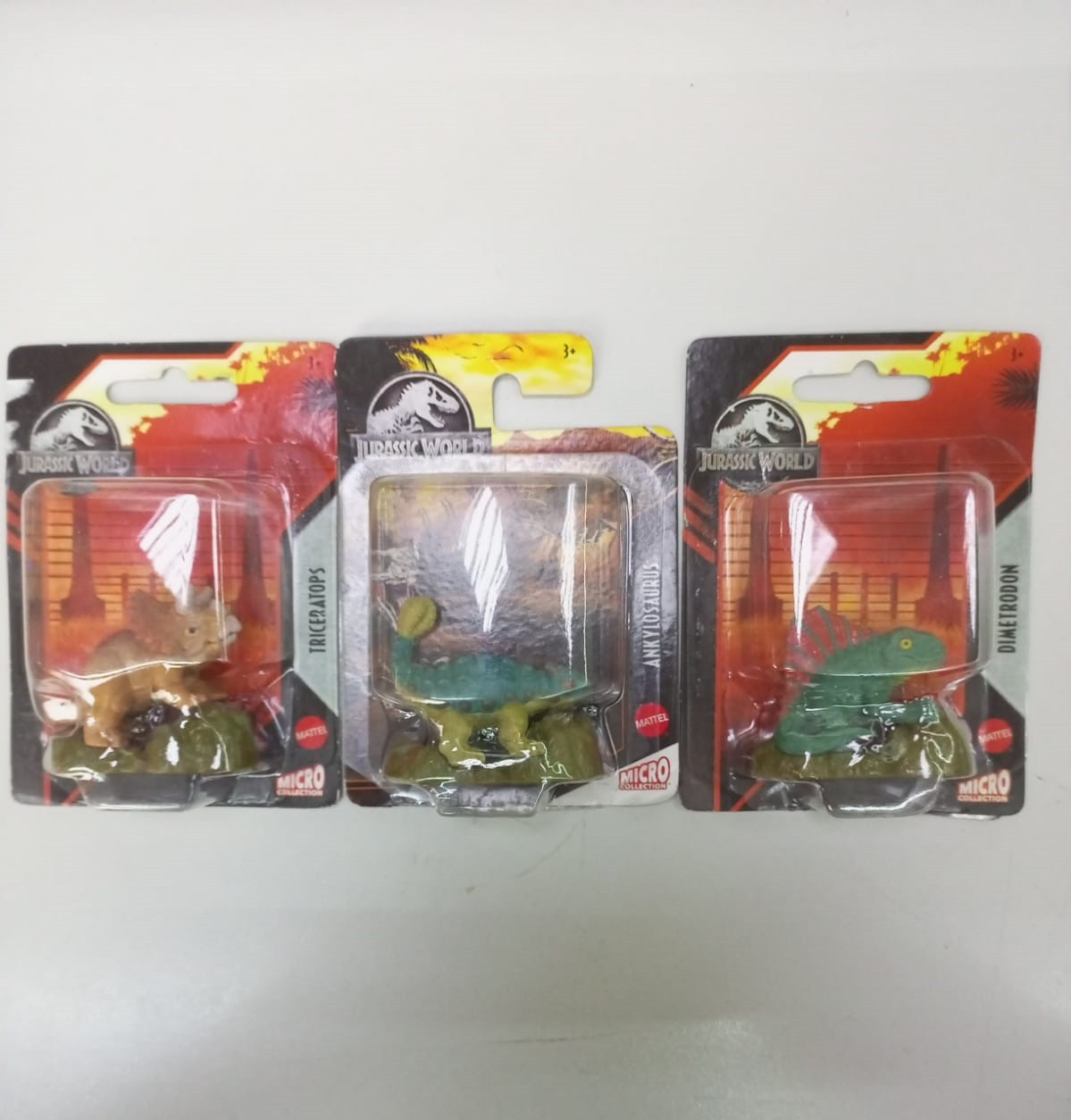 Фигурка Jurassic World мини в ассортименте
