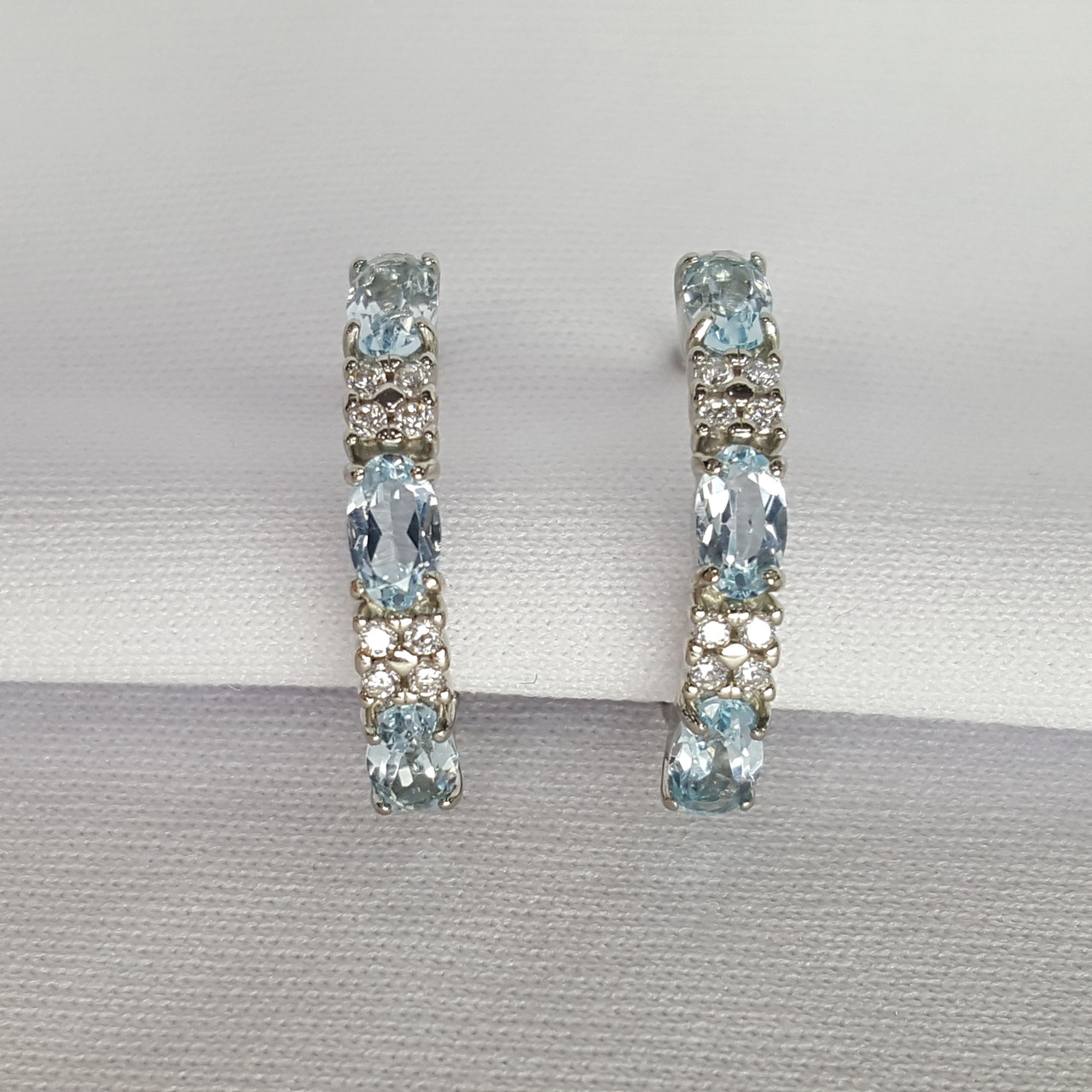 Серьги из серебра с голубыми топазами и фианитами SOKOLOV 92021430 покрыто  родием с английским замком