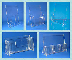 Плексигластан, акрилден жасалған бұйымдар. Ақпаратты немесе жарнаманы орналастыруға арналған ұстаушылар мен бұйымдар.