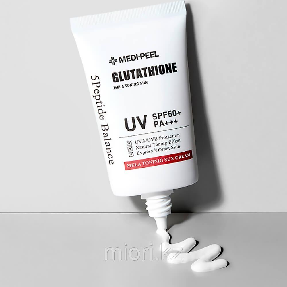 Санскрин с глутатионом Medi-Peel Bio-Intense Glutathione Mela Toning Sun Cream SPF 50+ PA++++