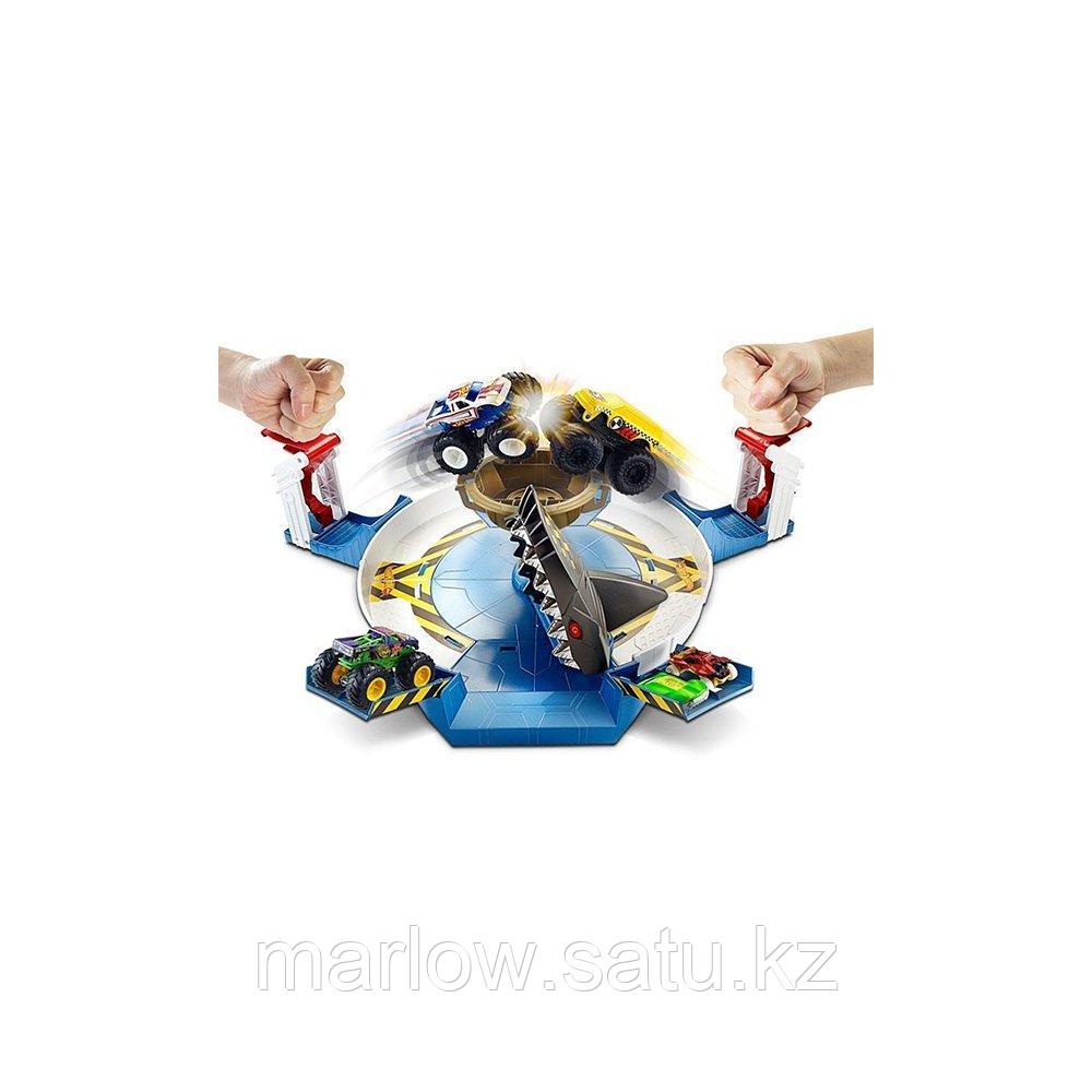 Mattel Hot Wheels FYK14 Хот Вилс Игровой набор Монстр трак ,Поединок с ...