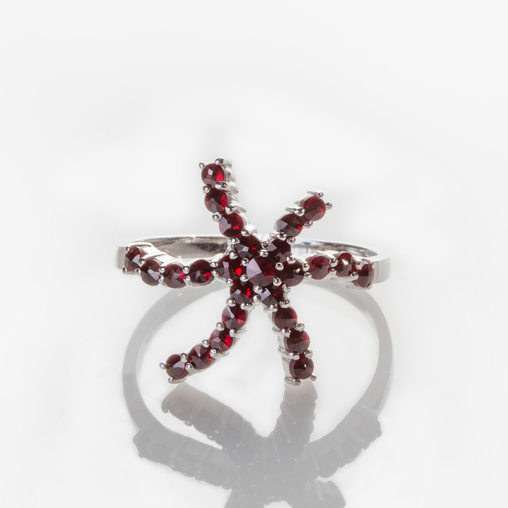 Кольцо из серебра с природным богемским гранатом - размер 18,5, фото 1