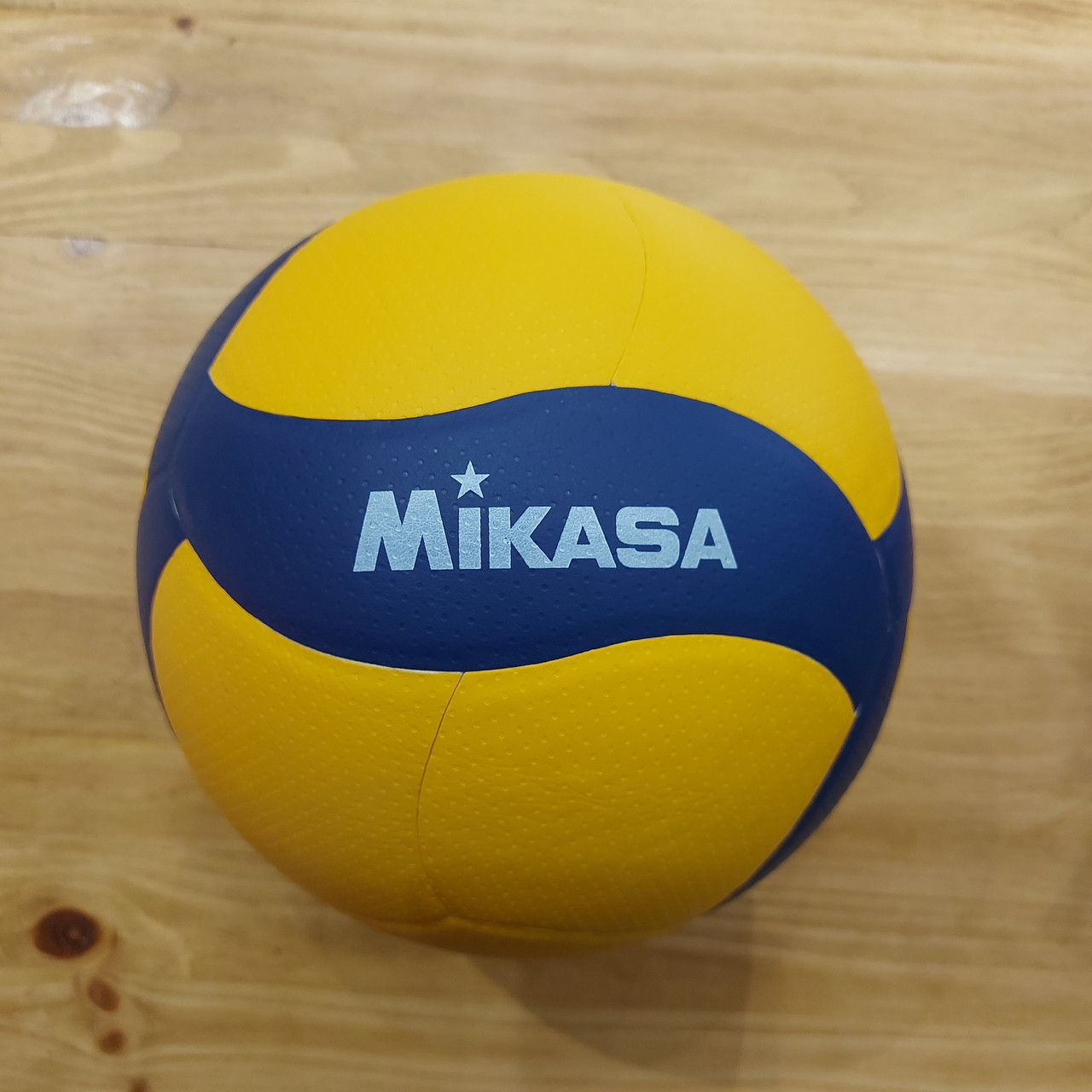 Оригинальный волейбольный мяч "Mikasa" V300W. Made in Japan. Профессиональный.