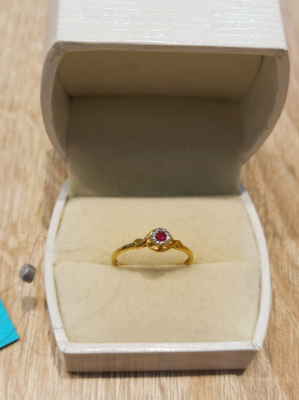 Кольцо с бриллиантами, рубином- 16,5 р. ( пр. Абая 141 ) - фото 1 - id-p107195939