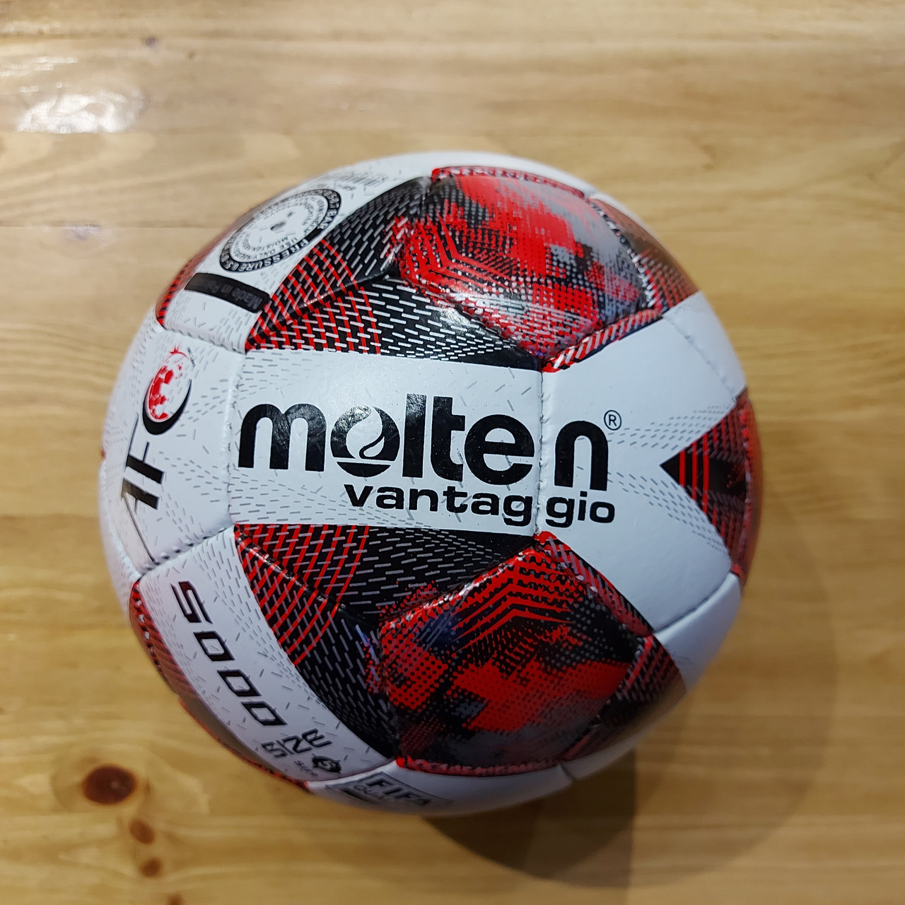 Оригинальный Футбольный мяч "Molten" Vantaggio. Японский бренд. Size 5. Профессиональный. Бело-красный.