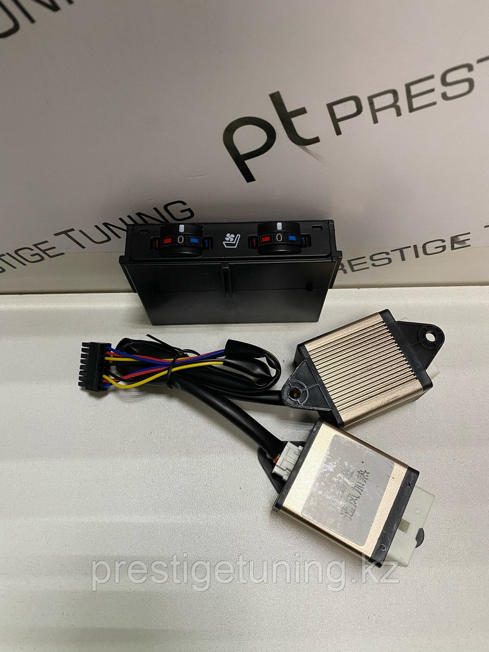 Кнопки подогрева сидений на Land Cruiser Prado 2018-23