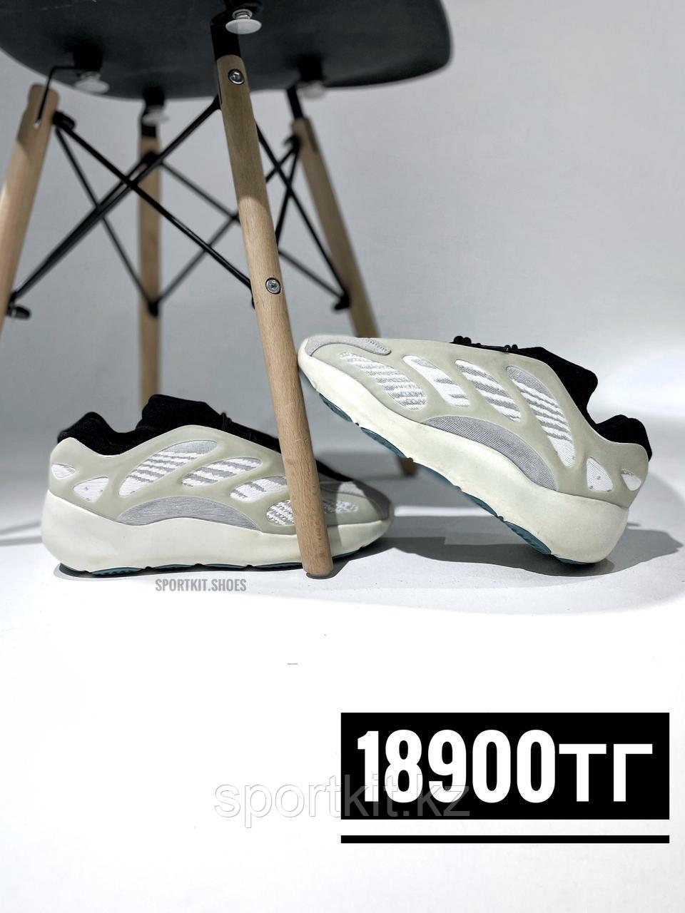 Кросс Adidas Yeezy 700 бел сер 700-8 - фото 1 - id-p107332129