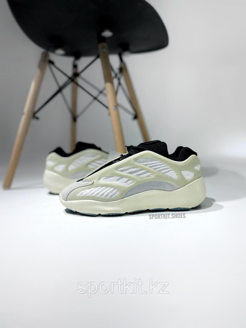 Кросс Adidas Yeezy 700 бел сер 700-8 - фото 3 - id-p107332129