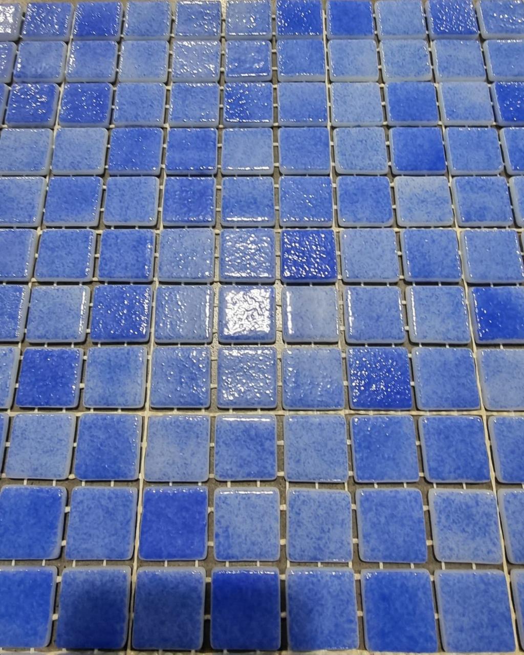 Мозайка стеклянная Alttoglass Nieblas Azul Claro (3003) для бассейна (тёмно-голубая) - фото 5 - id-p107341275