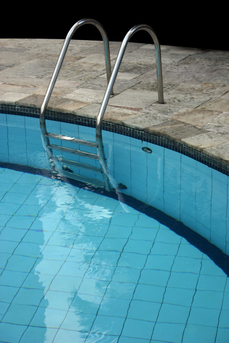 Лестница набортная для бассейнов с солевым хлоринатором Emaux NSL-415 (нержавеющая сталь ALSI 316, 4 ступени) - фото 4 - id-p107340389