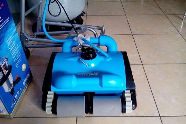 Автоматический робот-пылесос для чистки дна и стен бассейна IRobotec Light Blue iCleaner 200 (кабель = 30 м) - фото 3 - id-p107340594