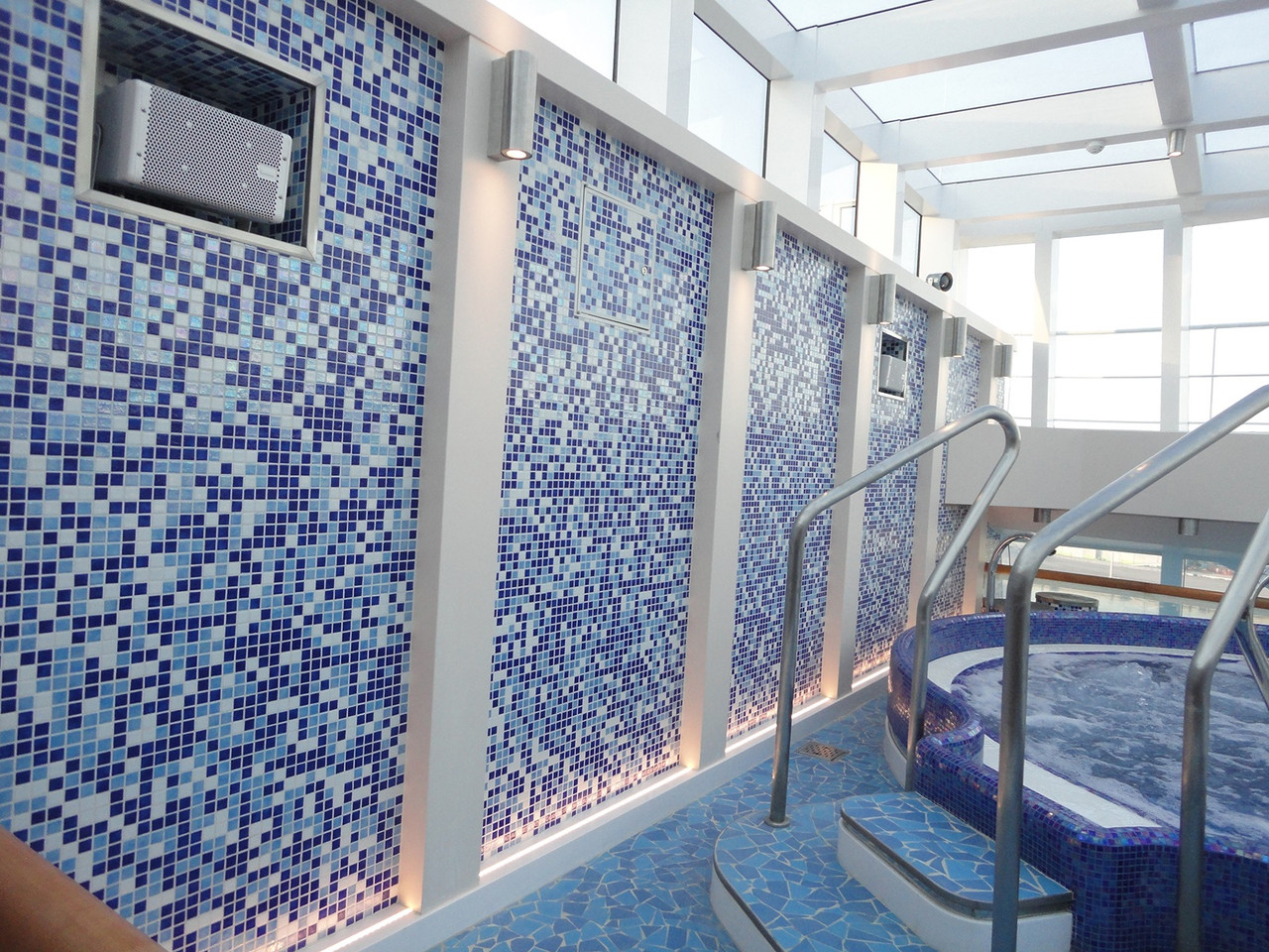 Мозайка стеклянная для бассейна Ezarri Iris Oasis (коллекция Iris, Oasis, синий с голубым) - фото 6 - id-p107341072