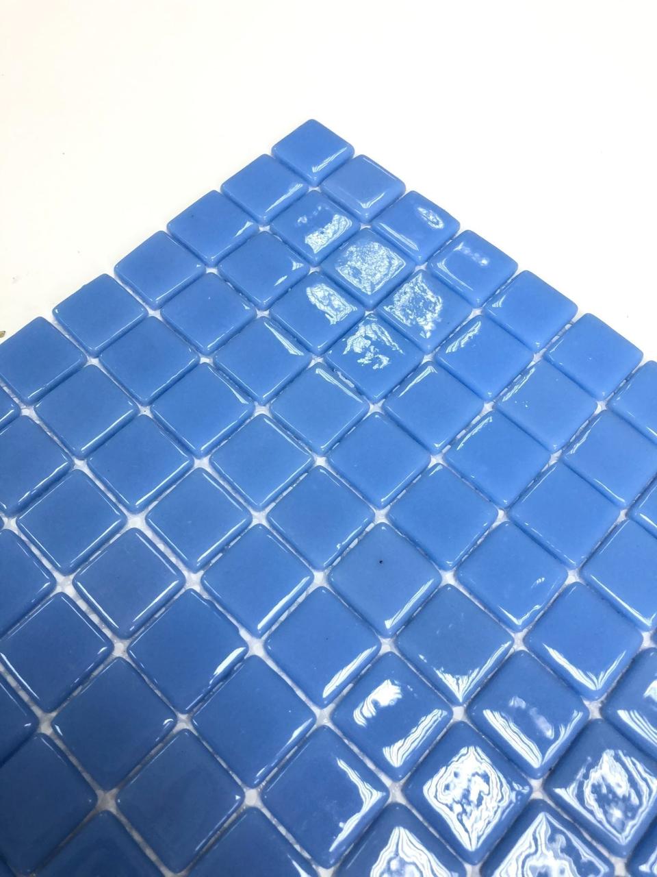 Стеклянная мозайка для бассейна Antarra Mono ST051 (коллекция Mono, цвет - небесно-синяя) - фото 4 - id-p107341088