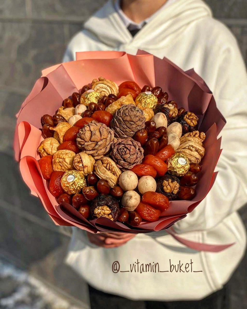 Сухофруктовый букет с конфетами, фото 1