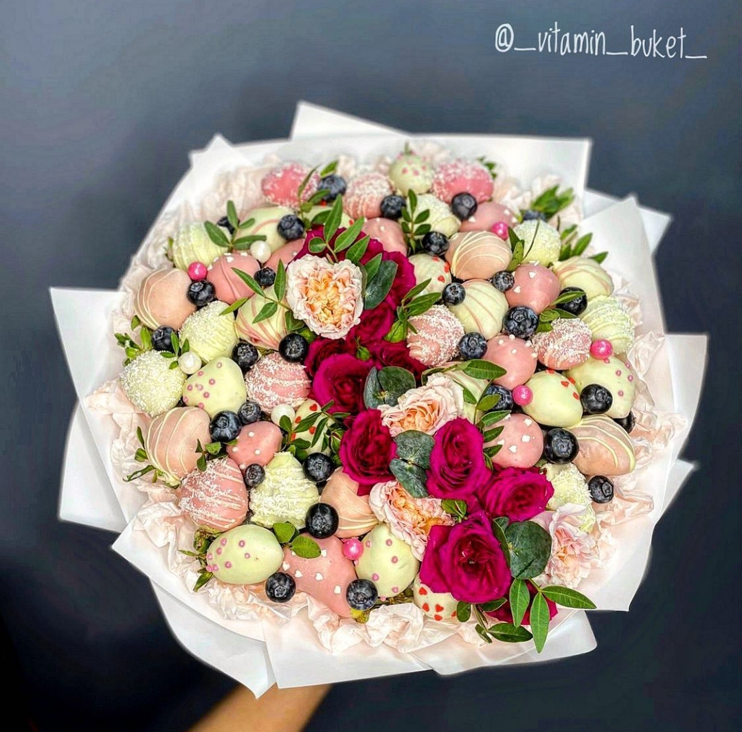 Клубника в шоколаде L с цветами, фото 1