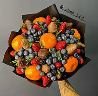Клубника в шоколаде М, с ягодами и цитрусами